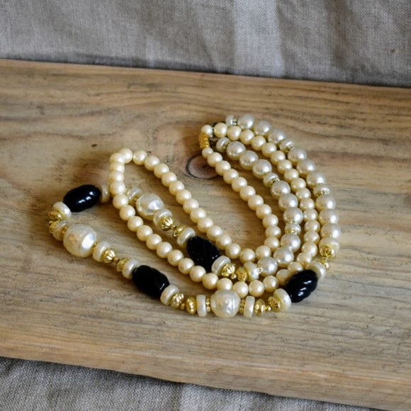 (2) Pre-Loved Vintage Faux Pearl Necklaces - Picture 3 of 4